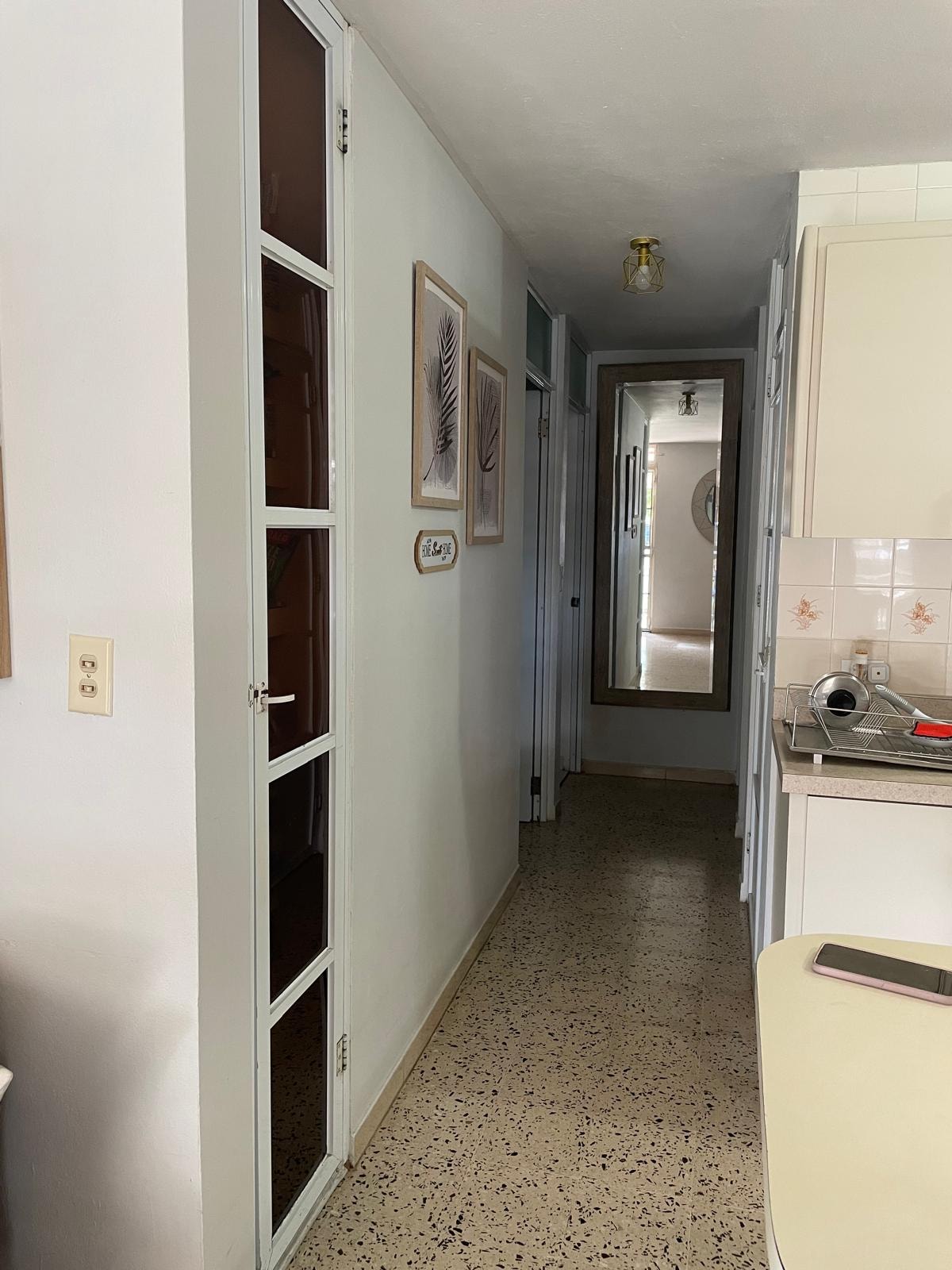 Unidad 1 — Pasillo para baño master